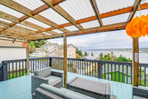 4 Mi to Marina Bremerton Home with Scenic Views!